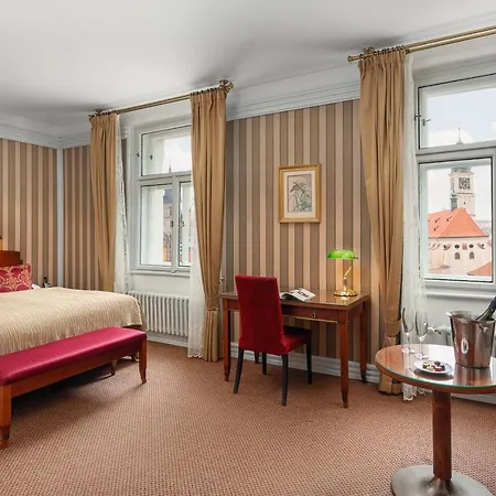 Отель Paris 5*