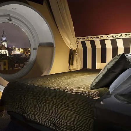 Paris Hotel