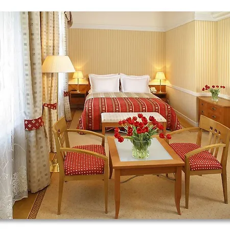 Отель Paris 5*