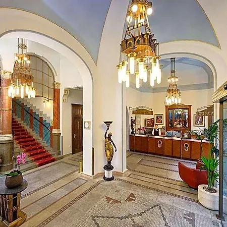Paris Hotel 5*