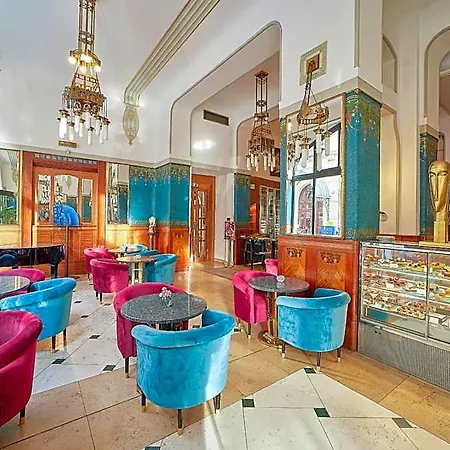 Paris Hotel