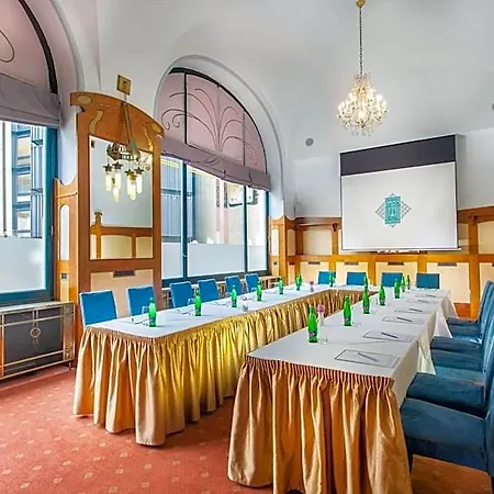 Paris Hotel