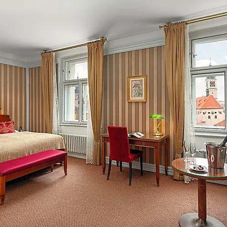 Отель Paris 5*