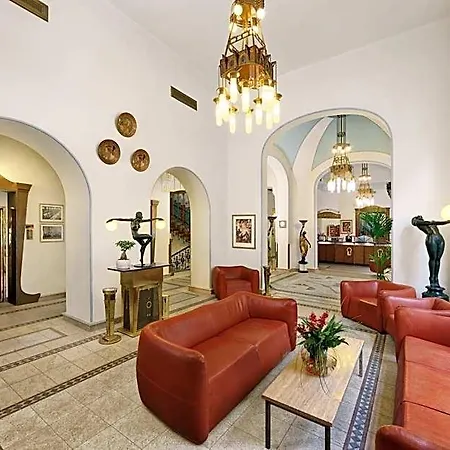Paris Hotel