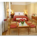 Отель Paris 5*