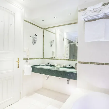 Paris Hotel 5*